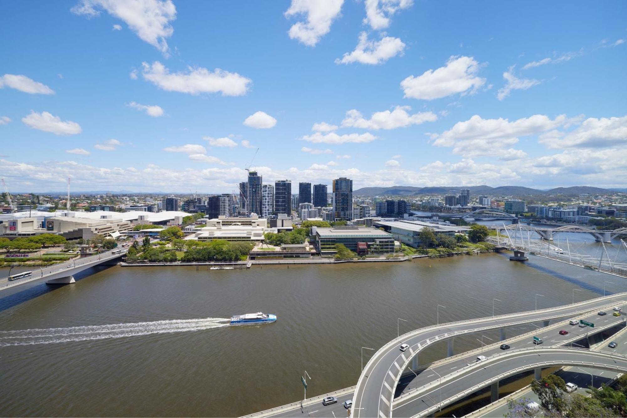 W Brisbane Hotel Exterior foto Aerial view of the River City skyline
