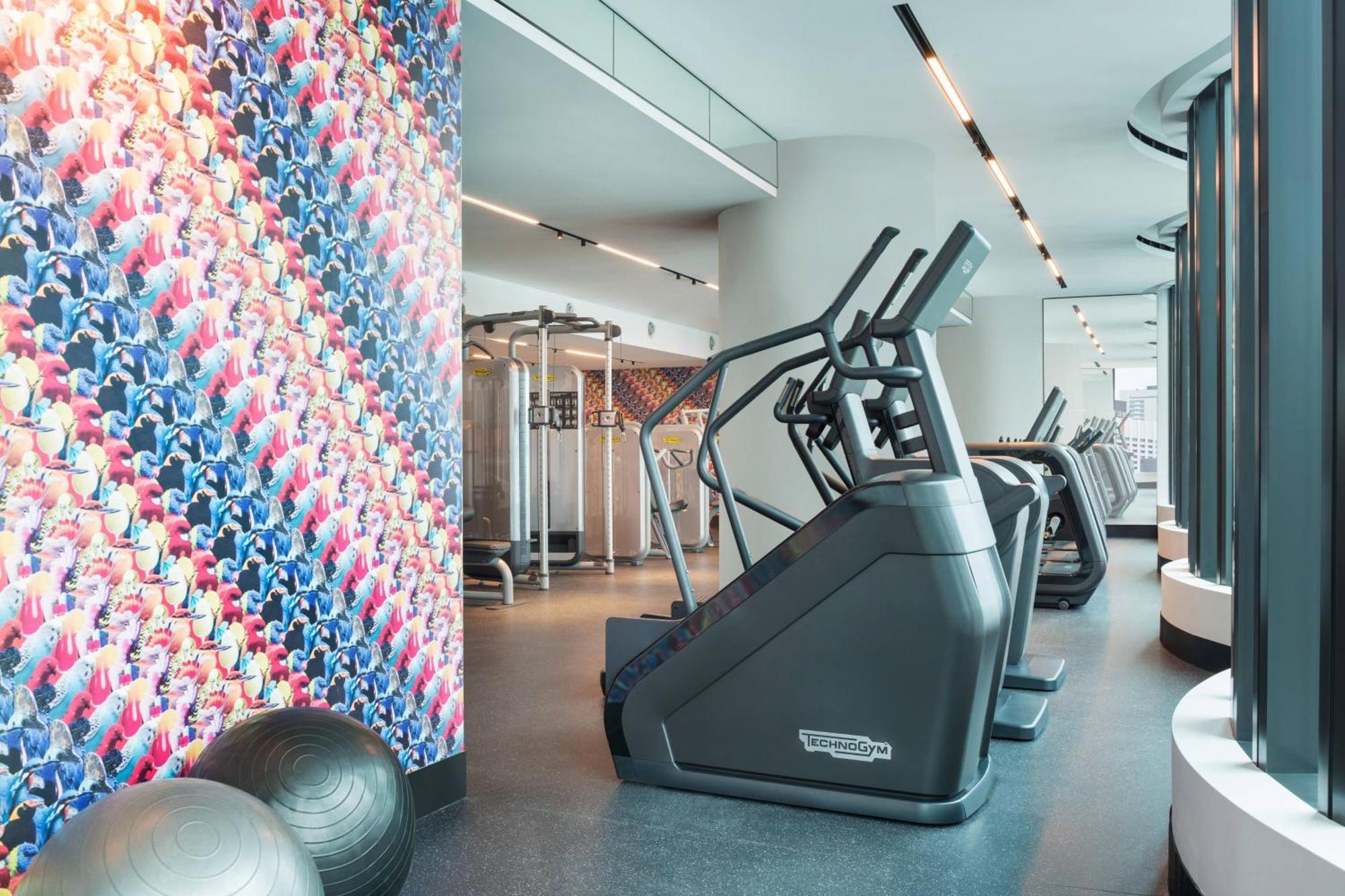 W Brisbane Hotel Exterior foto The gym at the 100 East 53rd Street building